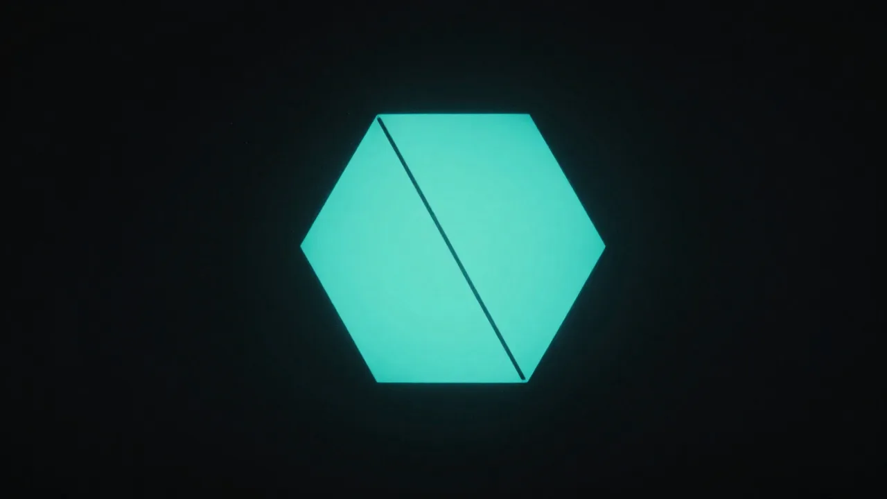 훨씬 큰 어두운 육각 홈 안에 놓인 청록 정육면체 — 도구가 값에 매겨져 거래되는 상황을 표현한 개념 이미지